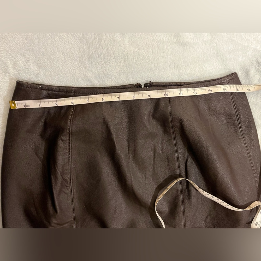 Leather mini skirt by Amanda Smith. Vintage. Decorative stitching. Dark Brown 12 - Picture 6 of 12